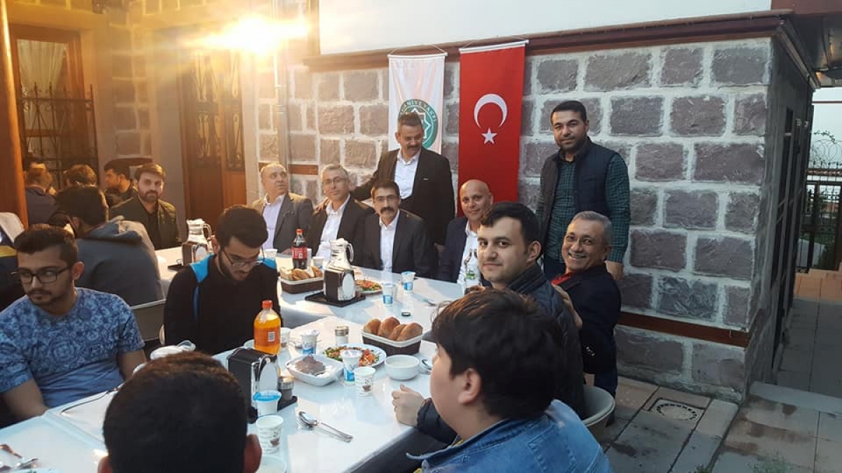 Adana'dan Avukat Burkay Dikici ve İşadamı Mehmet Gökay Dikici'nin Katkılarıyla Osmaniye Vakfı'nın Ramazan Ayının 13. İftarı